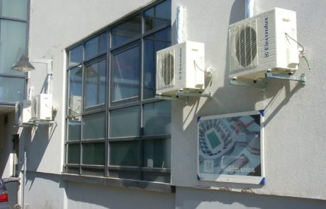 Klimatizační splitové jednotky v kancelářích Bílých Tygrů v Liberci